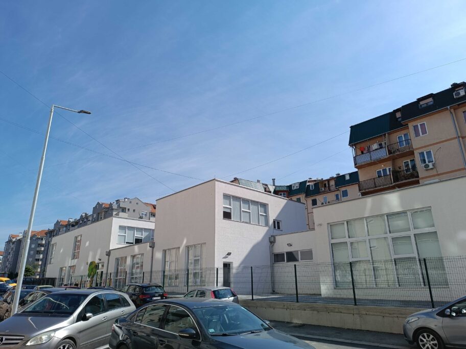 Niški vrtić pre godinu dana "otvoren", ali i dalje ne radi - opozicija kaže krov je sklon padu 4 1747237975164