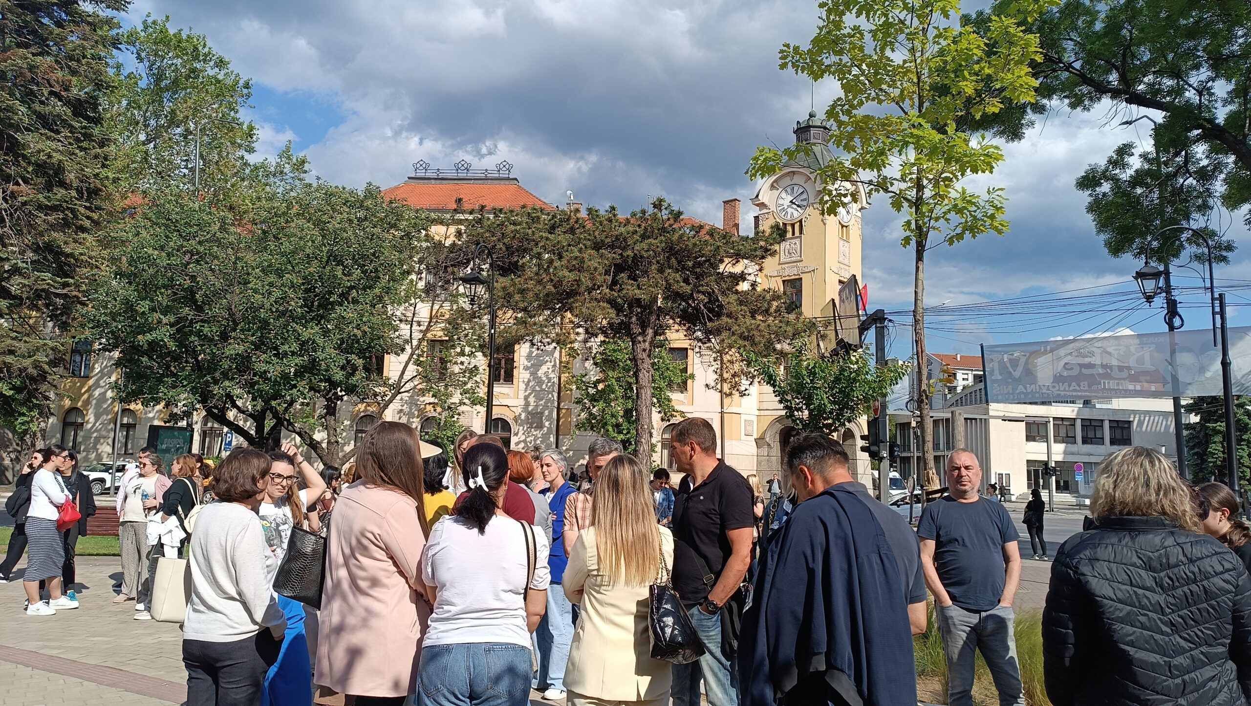 Zaposleni u pravosuđu protestovali u Nišu zbog lošeg materijalnog položaja, kažu da 40% njih prima minimalac 1 IMG 20250512 161202 scaled