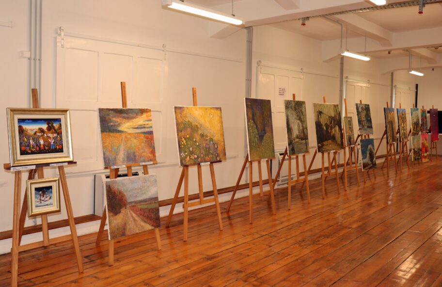 Izlozba likovne kolonije