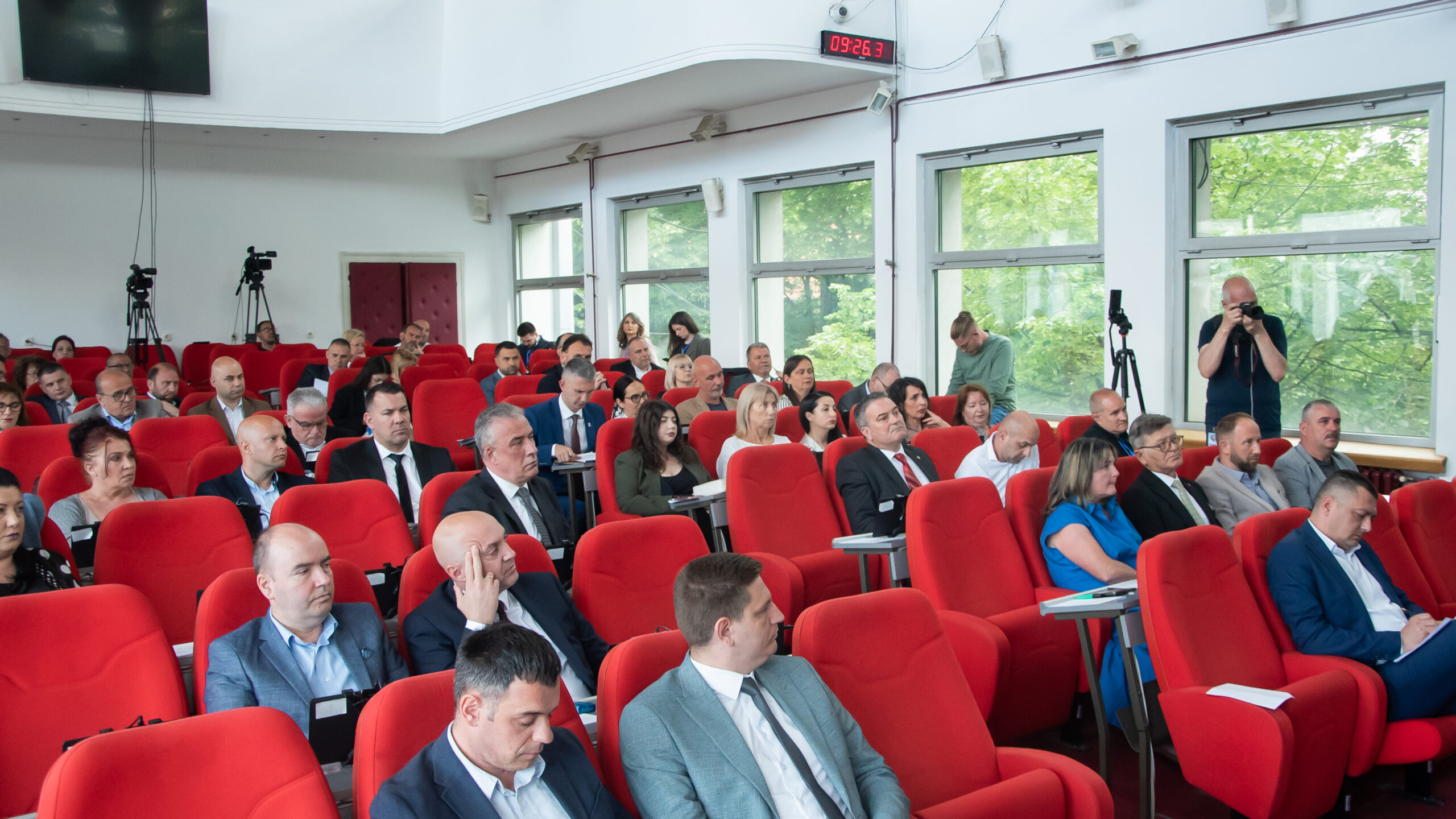 Burna rasprava na niškoj Skupštini o novoj lokaciji zgrade Hitne, Gradskoj bolnici i novom GAK-u 1 JLM 5492 scaled