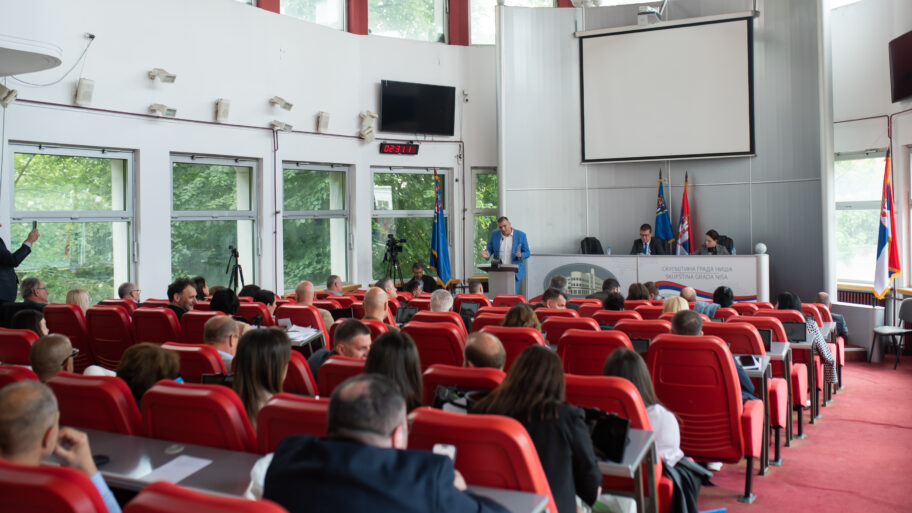 Burna rasprava na niškoj Skupštini o novoj lokaciji zgrade Hitne, Gradskoj bolnici i novom GAK-u 4 JLM 5589 1