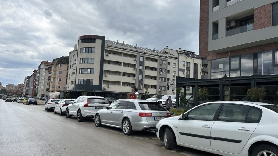 b81b3670 ac17 4a02 b5bb 8838a8e25a93