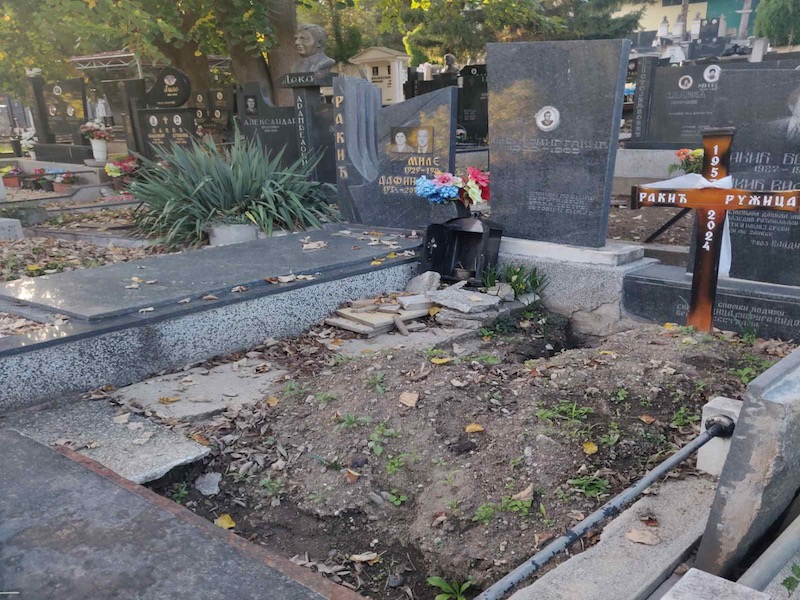 grobno mesto nakon sahrane