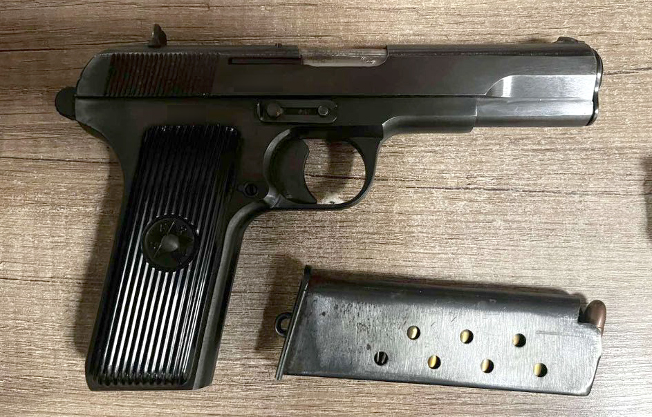 Pištolj, nož i incident u niškom lokalu - uhapšen 25-godišnjak 1 pistolj foto punis