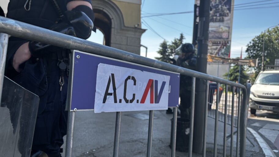 Prekinuta blokada Suda u Nišu, zgradu čuva žandarmerija 2 sud 2