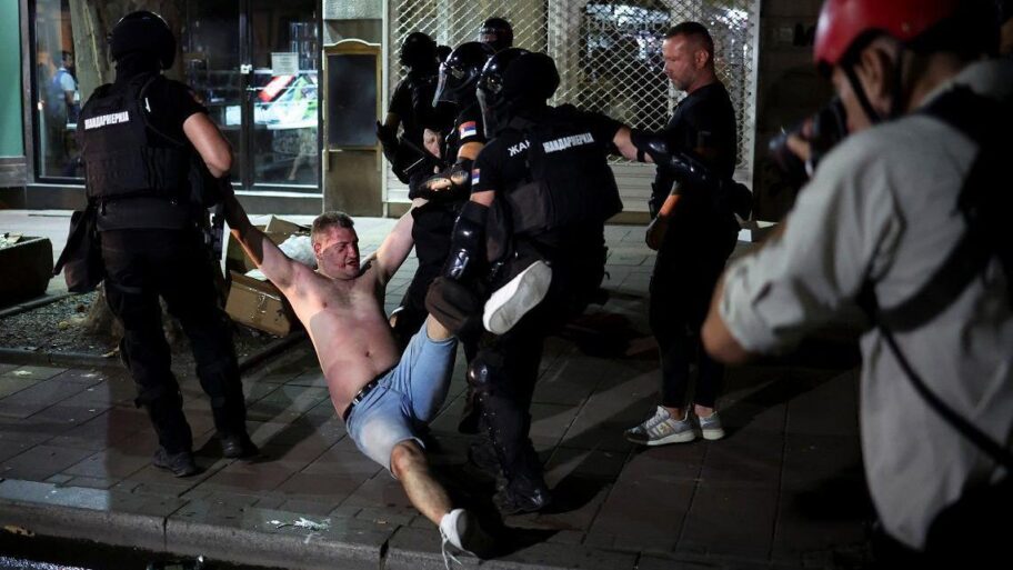 Vidovdanski protest: Desetine povređenih i privedenih, 'nema pregovora sa teroristima', kaže Vučić 1 978f30b0 5461 11f0 b2c3 2dd6707ee797