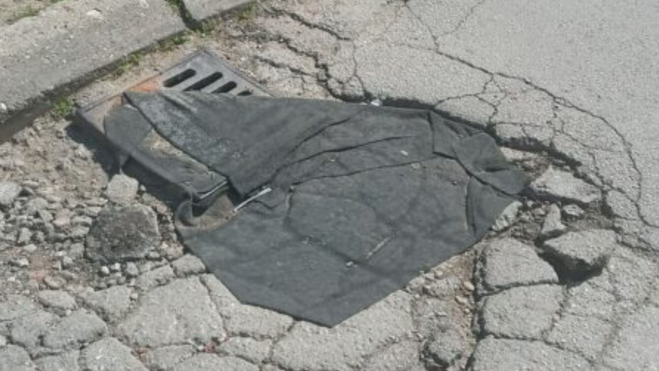 Muke stanara niške Palilule - krpe rupe tkaninama i peskom 1 Screenshot 2025 06 03 at 10.27.29