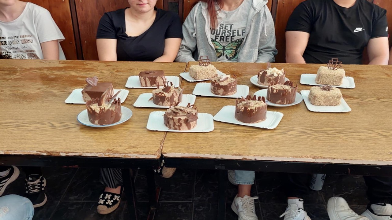 Učenici poslastičari iz Leskovca spojili ispit i humanost 1