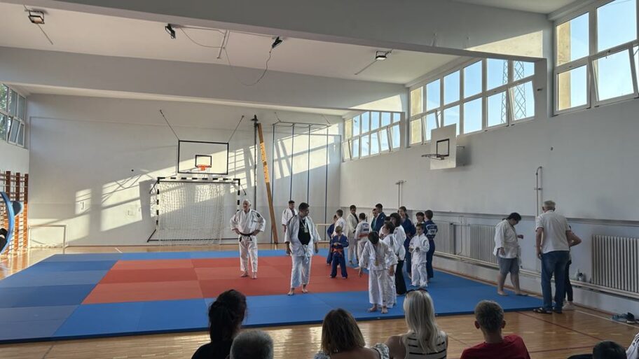 b12be225 2e49 41fc 9a61 ebeb3b23b4b0