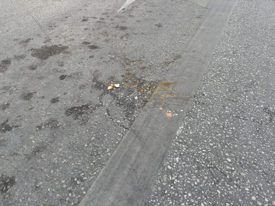 Blokirane ulice u centru Niša - građani prelazili pešački ukrug, pa postavili kontejnere 4 img 2403