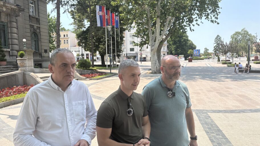 Opozicija u Nišu traži hitnu reakciju zbog kukastog krsta na Tvrđavi, ušli i u Gradsku kuću da traže gradonačelnika 2 img 9757