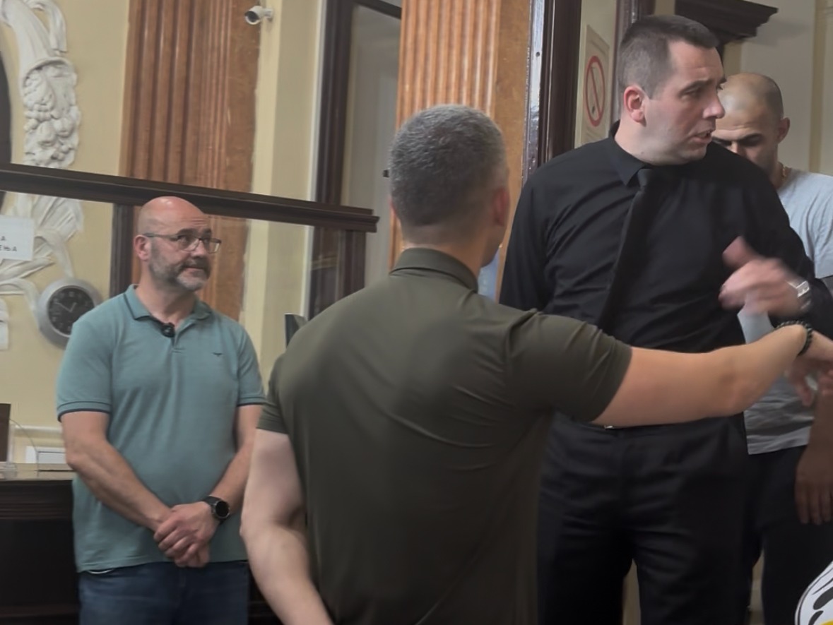 Opozicija u Nišu traži hitnu reakciju zbog kukastog krsta na Tvrđavi, ušli i u Gradsku kuću da traže gradonačelnika 1 img 9769