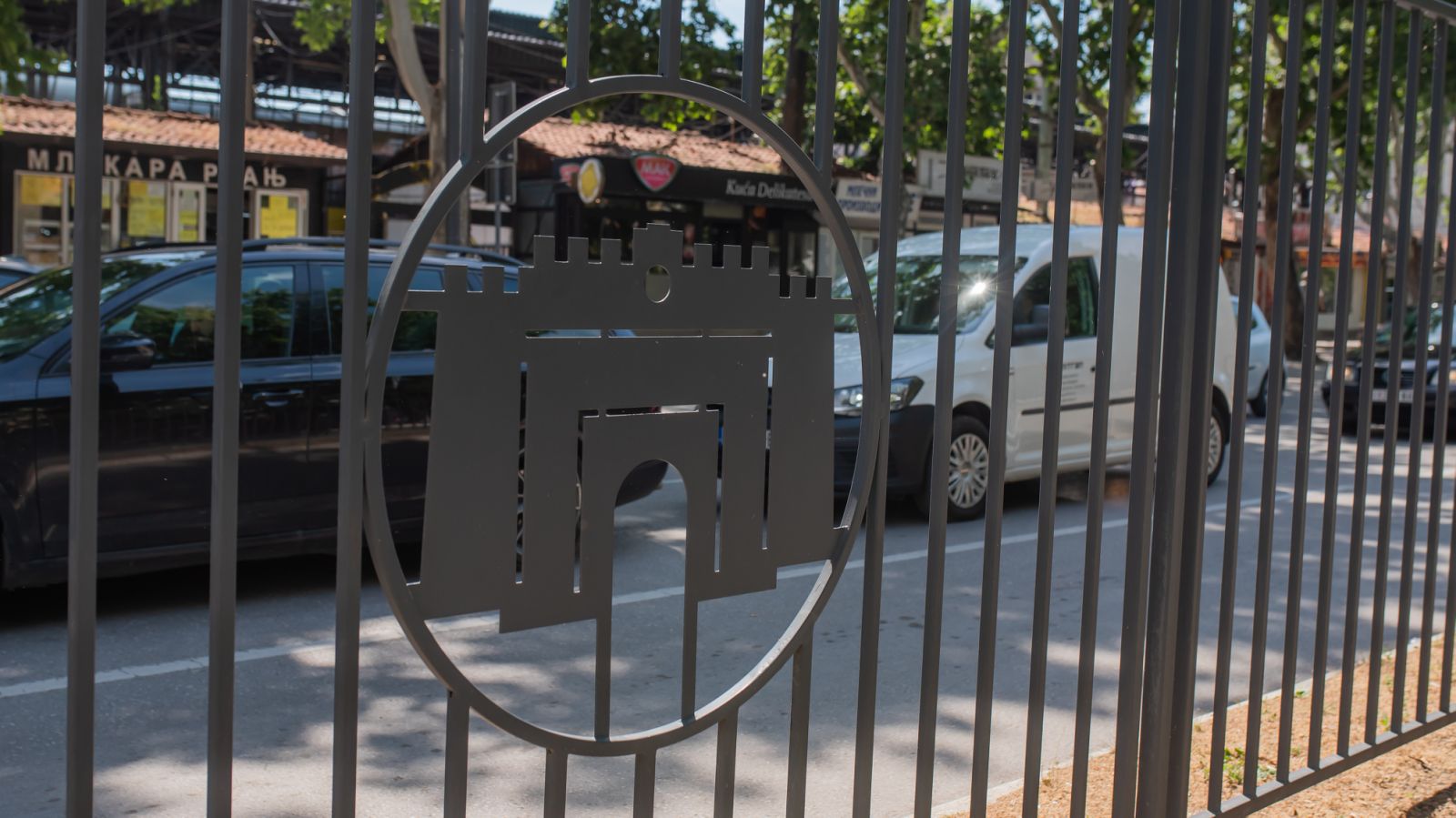 Slučaj (pre)plaćenih bulevarskih ograda pred Tužilaštvom, ali i dalje predistražni postupak 1 ograda 4