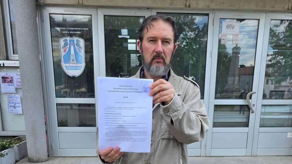 Vlasotinačkog aktivistu u njegovom dvorištu napala dvojica muškaraca sa fantomkama 1 petar foto bitkazavlasinu