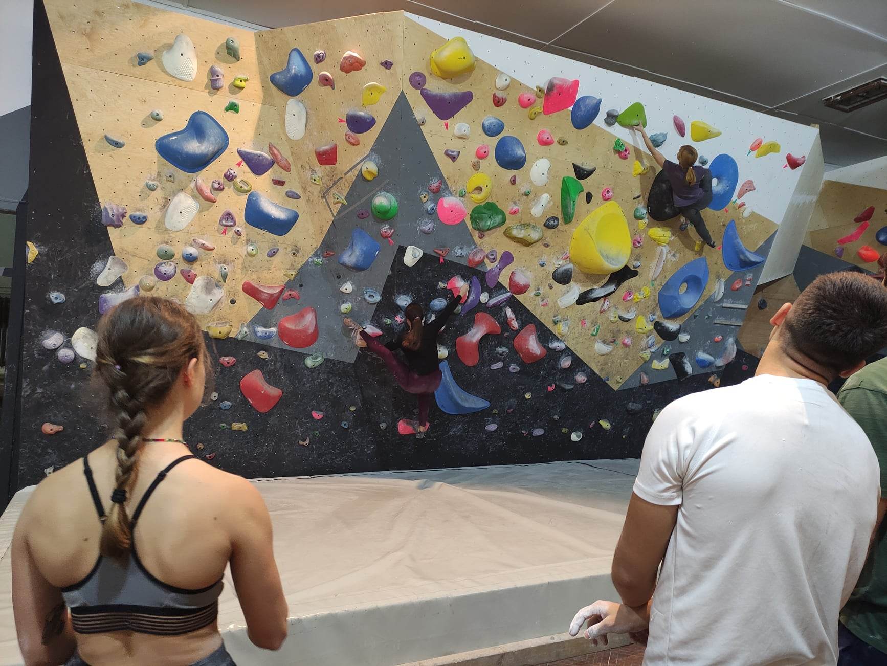 Staša Gejo predvodi svoj klub na državnom takmičenju u Nišu 1 stena bolder foto jv ljubica jocic 2