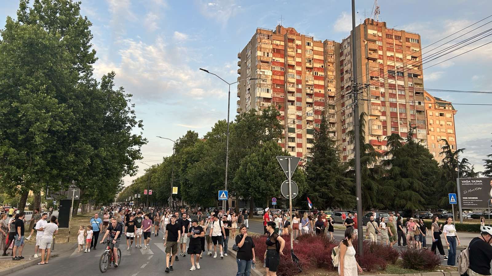 Studenti pozivaju na barikadu večeras kod "Delte" u Nišu 1 0 02 05 5de364595f76db0bbec0a81576d420c81b01e50b241a591c2c07a62232c59802 21c5bb45d55