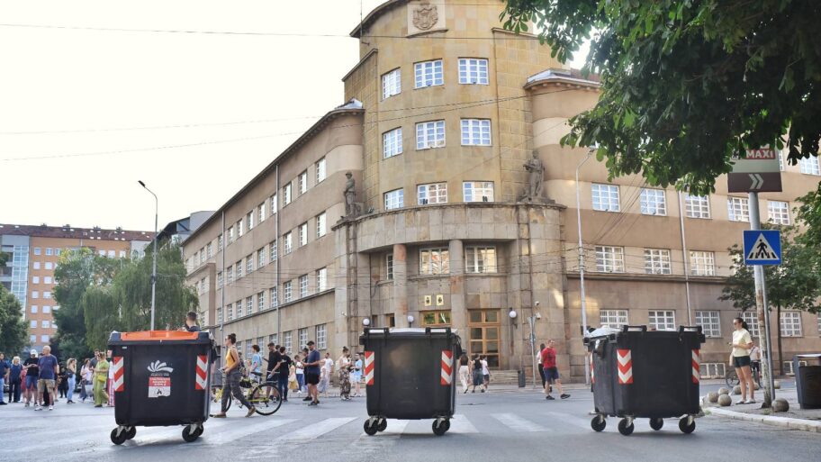 Slobodni univerzitet Niš: Odbijanjem da raspiše izbore, predsednik dodatno produbljuje društvenu krizu 8 0 02 05 6ad1af782a9249a7ff4338a931793a48aded0f3690a4f83e2a94ad2ef167f3d9 21c5b2a2b72