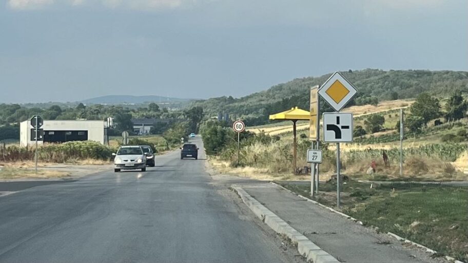 Novo saobraćajno pravilo u Malošištu kod Niša izaziva saobraćajne nezgode 3 41a0bb24 c617 4ec5 908b 5fe1b2d574bc