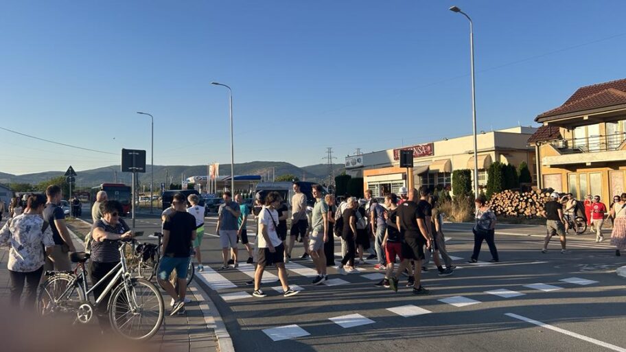 75b97eb9 28df 43cd 9b02 f69b04a0b92f