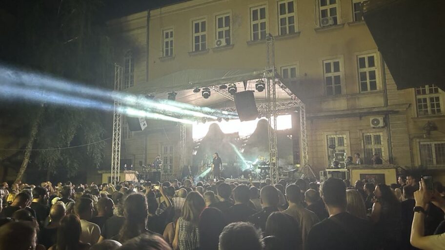 Problem buke u Banovini - merenja sada došla na red, stanarima zapravo smeta gužva nakon koncerata 7 7c2cab4a a4df 4a28 8286 4b640cfbab6a