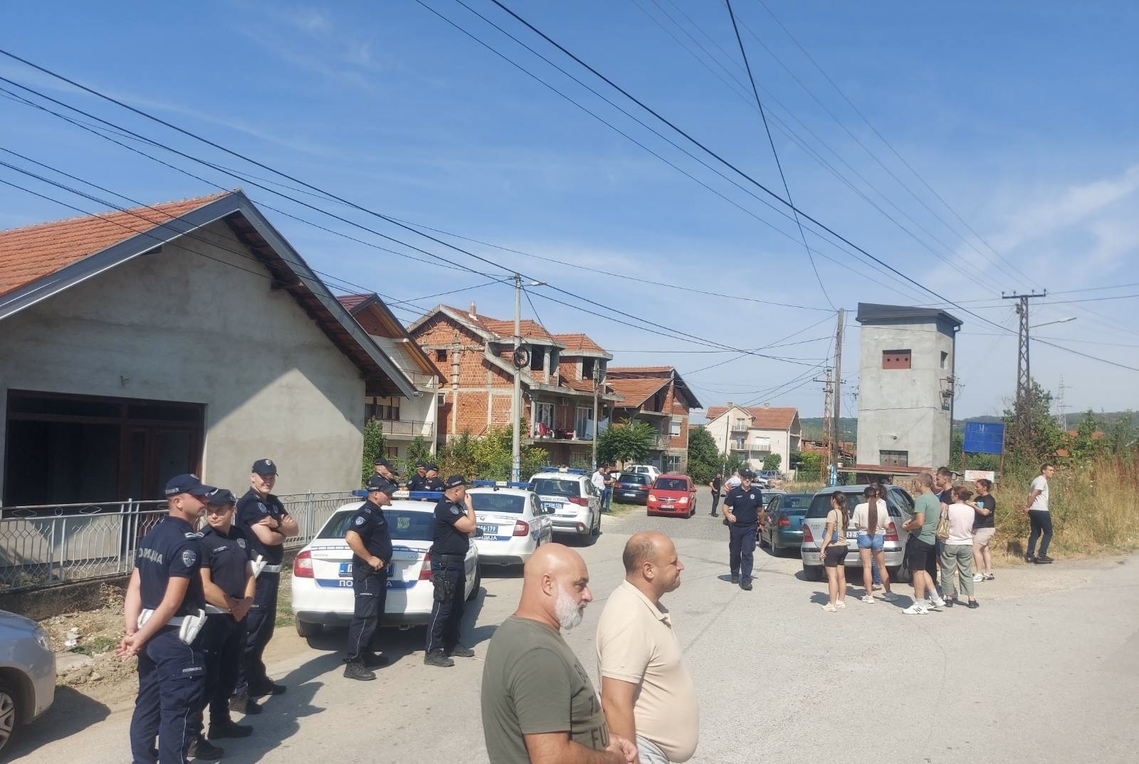 "Opsadno stanje" kod Vlasotinca: Meštani sprečavaju seču kablova operatera koji neće da ukine N1 i Novu S 1 img 3665