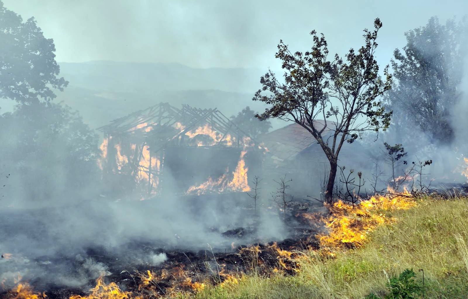 Opština Aleksinac raspisala poziv za dodelu pomoći gazdinstvima koja su oštećena u požaru 1 pozar foto mup