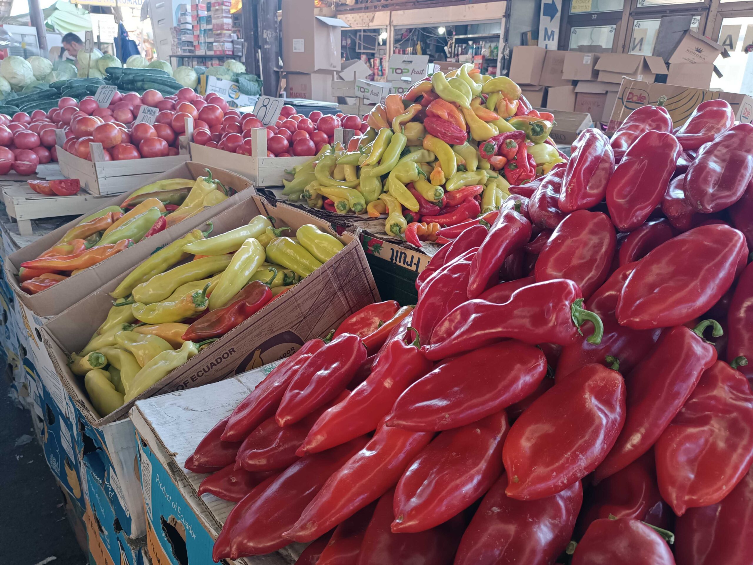 Niške pijace pred pripremu zimnice - cene za kupce visoke, mnoge domaćice odustale od ajvara 1 1000009092 scaled