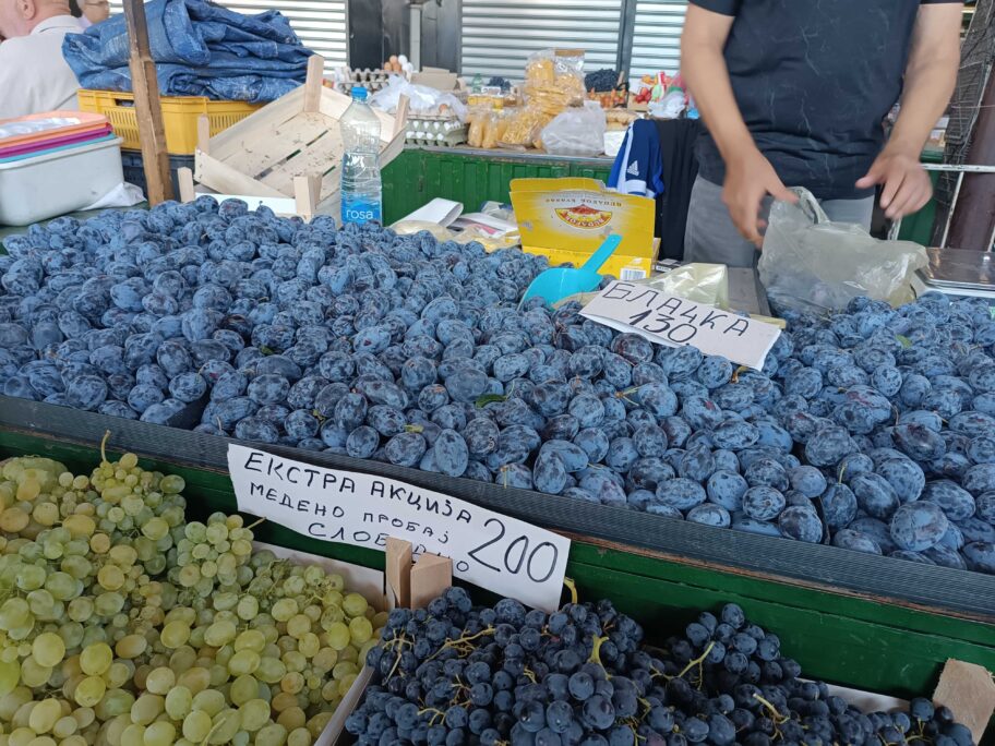 Niške pijace pred pripremu zimnice - cene za kupce visoke, mnoge domaćice odustale od ajvara 5 1000009122