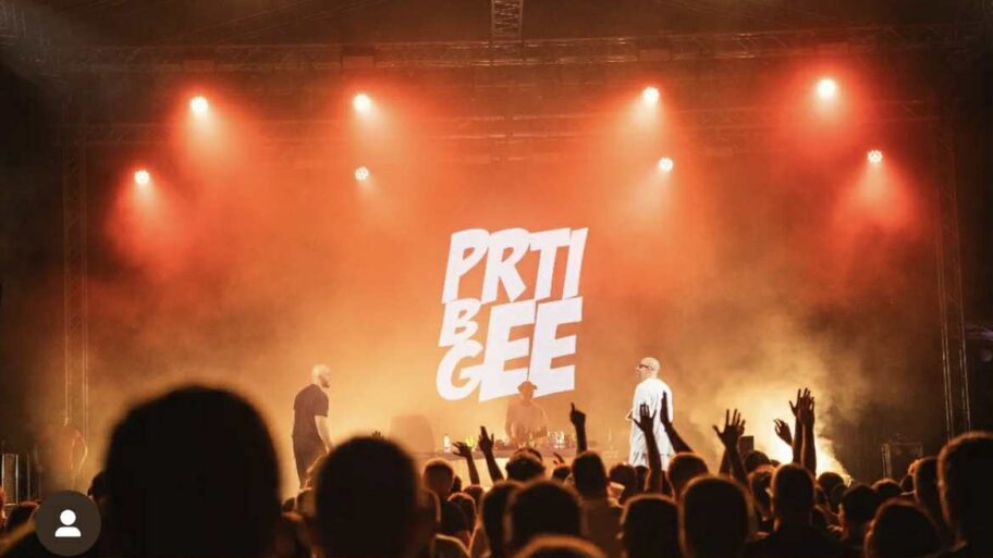 24484576 37ce 4715 8434 9875d9b7c574