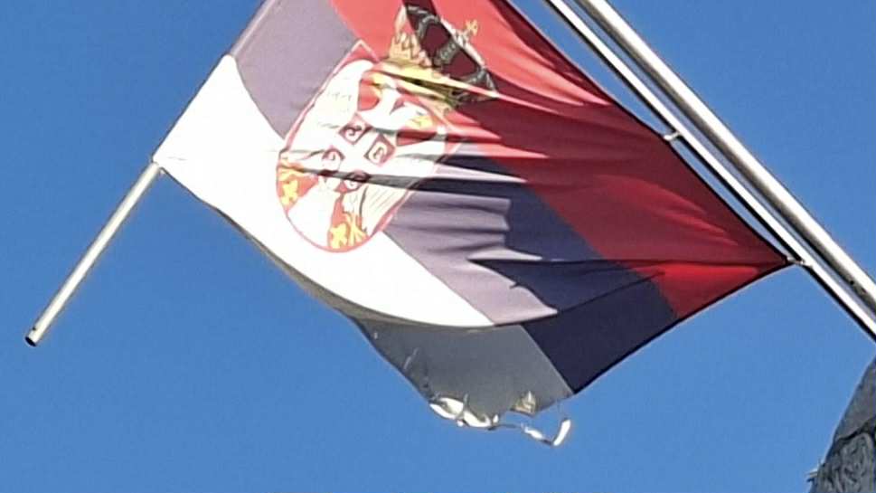 Poderana zastava Srbije vijori se na niškoj Tvrđavi, nadležni ne vide 1 765dcbef 1a6c 4124 9d14 c33fae177587