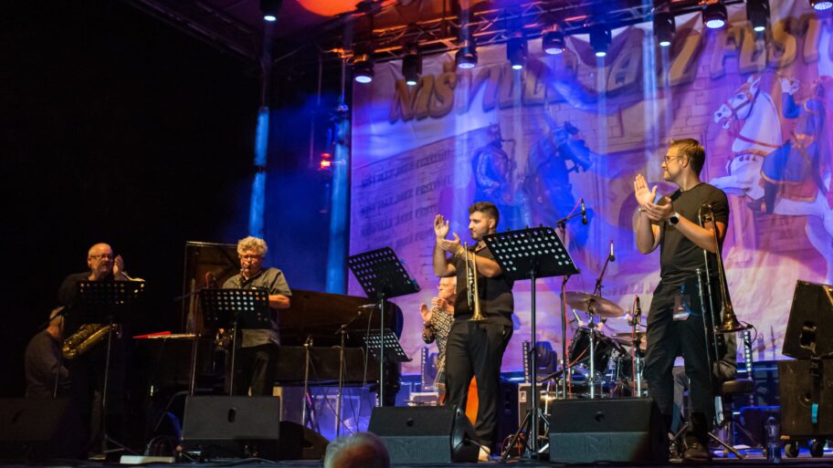 7ac3f16e 3ff3 41a4 ada3 74f0de8f5cd8