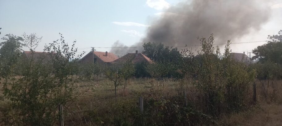 Požar u selu Vrbovac kod Blaca zahvatio nekoliko kuća – vetar otežava gašenje 2 IMG 5209