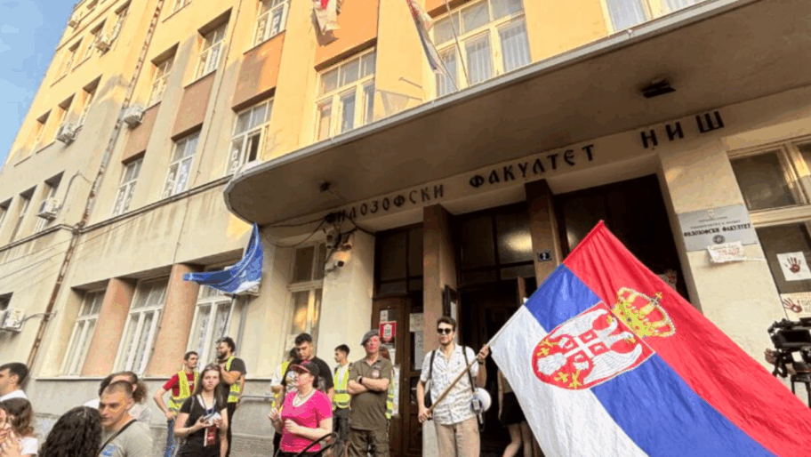 U Nišu večeras protest podrške studentima novosadskog Filozofskog fakulteta 17 Screenshot 2025 08 27 at 14.35.45