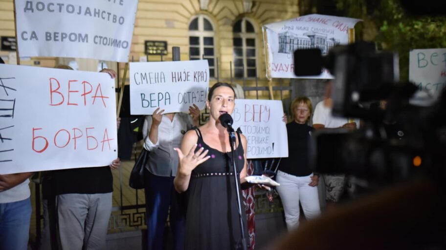 “Vera na udaru, istina na čekanju” - kolektiv “Sremca” pružio podršku smenjenoj direktorki 8 b23f3a12 1de0 4d34 a8cb ce2be0e91382