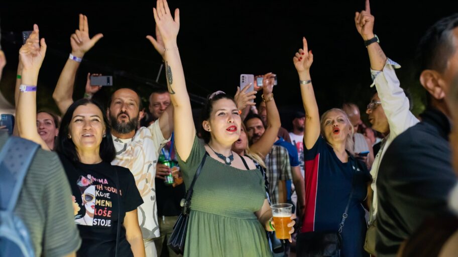 df9fb7f7 7e0f 447f bce4 464d6a4913ea