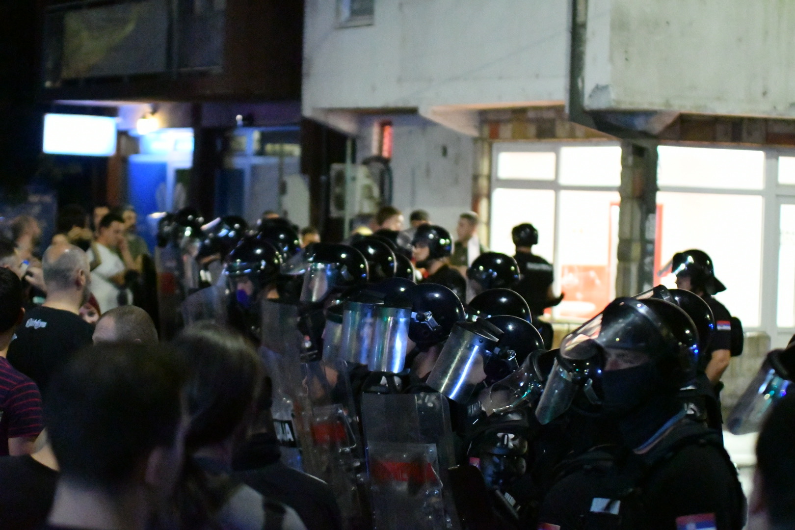 Eskalacija protesta u Nišu: Probijanje kordona, povređeni studenti i jaja za prostorije SPS-a 1 dsc 2059