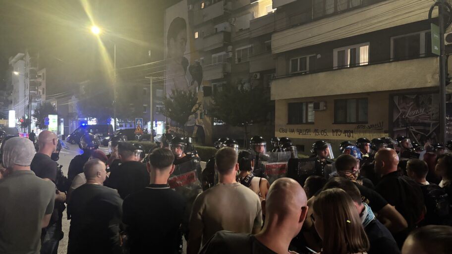 Eskalacija protesta u Nišu: Probijanje kordona, povređeni studenti i jaja za prostorije SPS-a 3 img 6112