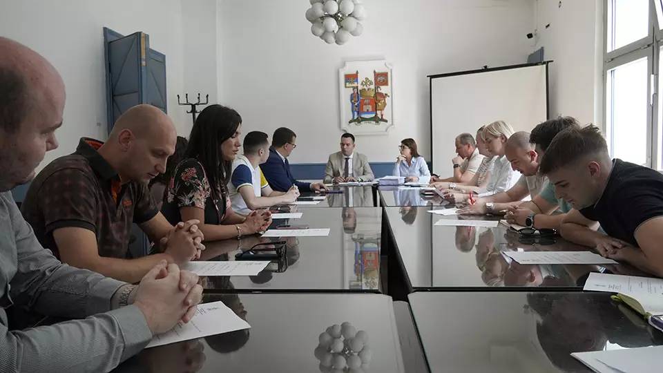 Odloženo glasanje za projekte za mlade u Nišu jer naprednjaci nisu imali većinu - opozicija tvrdi da je konkurs sumnjiv 1 savet za mlade