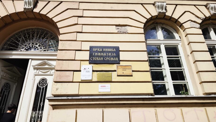 Đaci niškog "Sremca" obustavili bojkot nastave 8 2025 09 24 11 02 04 972