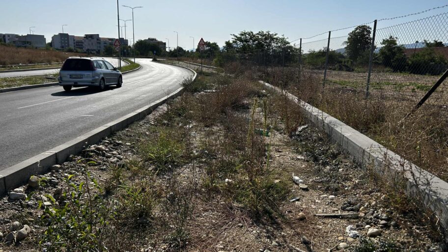 Novi bulevar u Nišu bez trotoara i pešačkog - deca do škole idu kolovozom pored deponija 17 34c1a777 da4f 4550 897b 5bd79243d14a