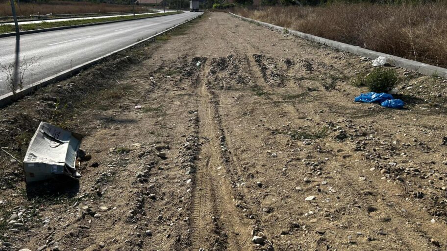 Novi bulevar u Nišu bez trotoara i pešačkog - deca do škole idu kolovozom pored deponija 6 3b8f2826 dc6a 41c5 81b0 e6dcf88bae80