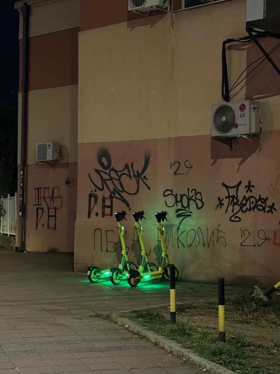 533CF361 CC80 4DCA B330 FF1BAA89505B