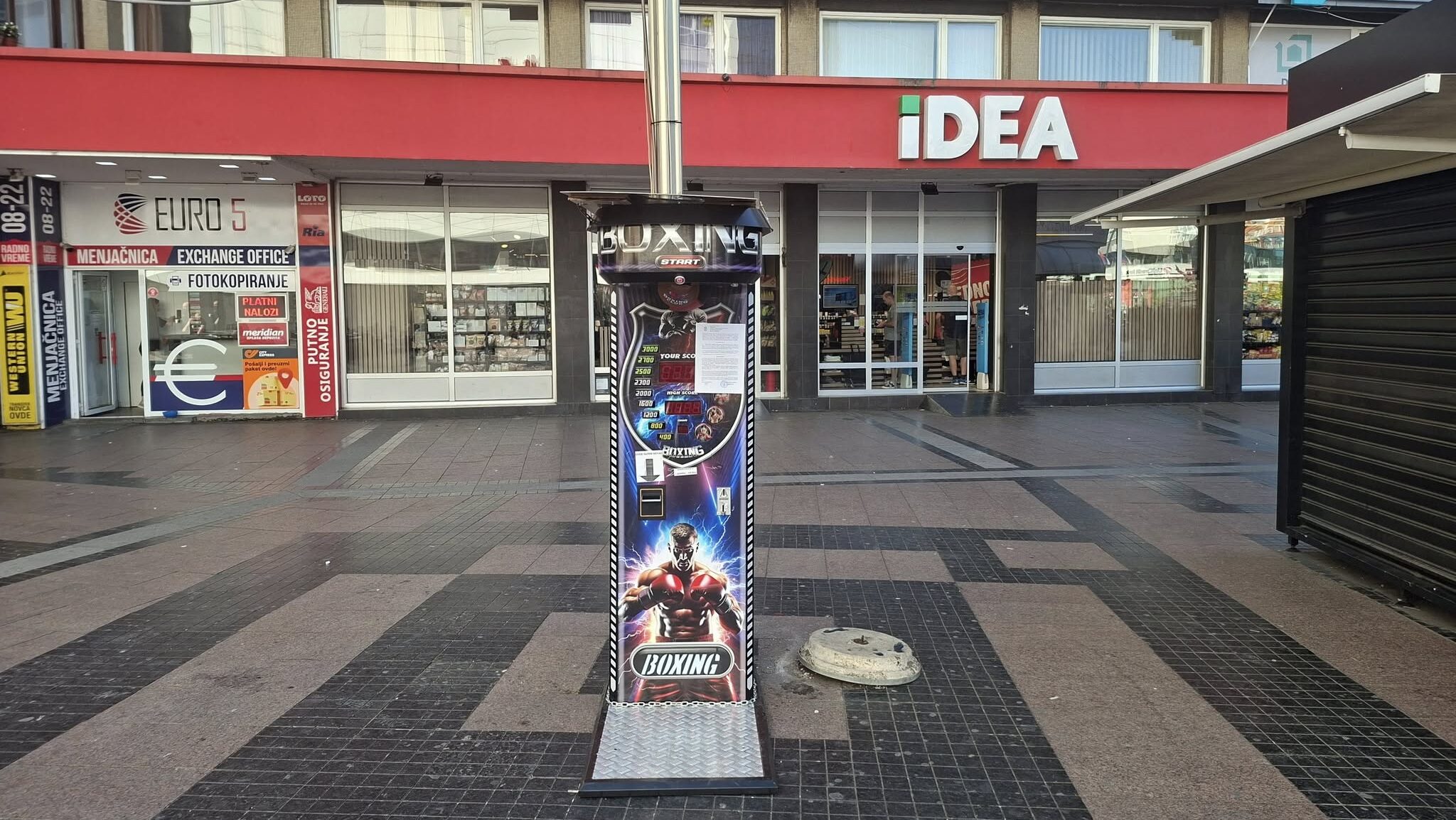 Inspektori Opštine Medijana naložili hitno uklanjanje nelegalnog boks-aparata u centru Niša 1 550510509 10234241856125301 3898308779953171390 n e1758468798319