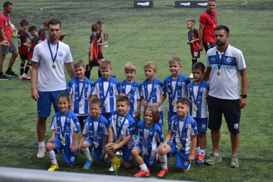 Deca niške "Budućnosti" fudbalski šampioni Srbije 19 DSC 0435