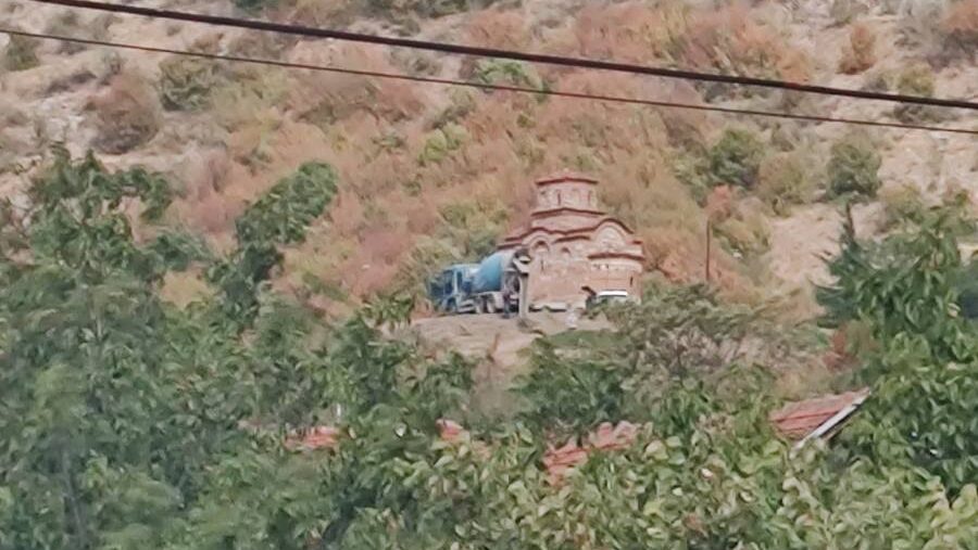 Počelo betoniranje kod Latinske crkve u Gornjem Matejevcu, meštani strahuju za spomenik kulture 2 IMG 6b6a7bbd62022cf16ec816a37ea91c84 V e1759143548945