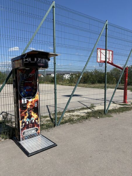 Inspektori Opštine Medijana naložili hitno uklanjanje nelegalnog boks-aparata u centru Niša 3 IMG 2842 452x603 1