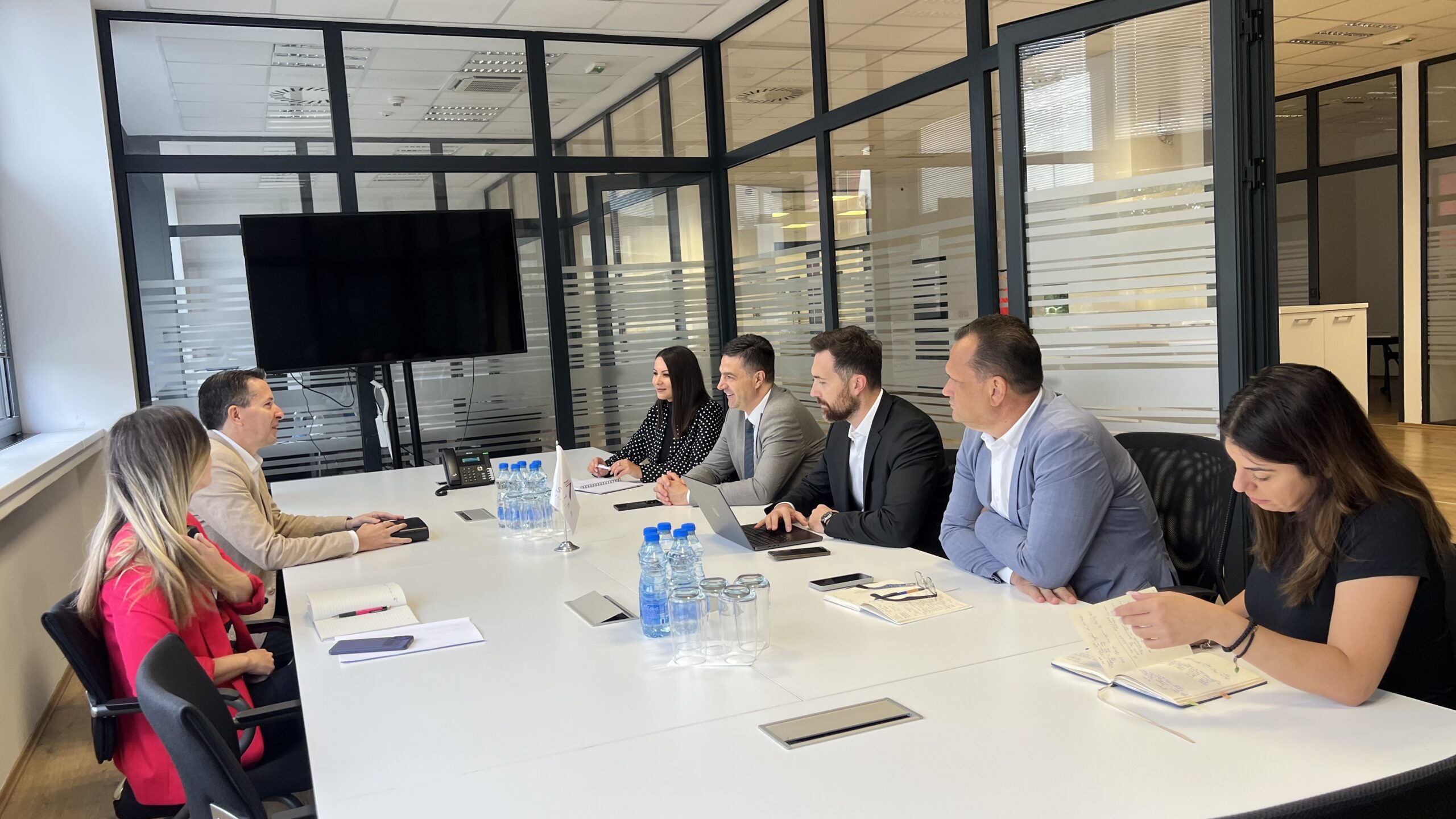 Čelnici Grada Niša i NSZ-a obilaze firme i traže rešenja za radnike koji su ostali bez posla, nepoznato da li su ih i pronašli 1 IMG 9525 scaled