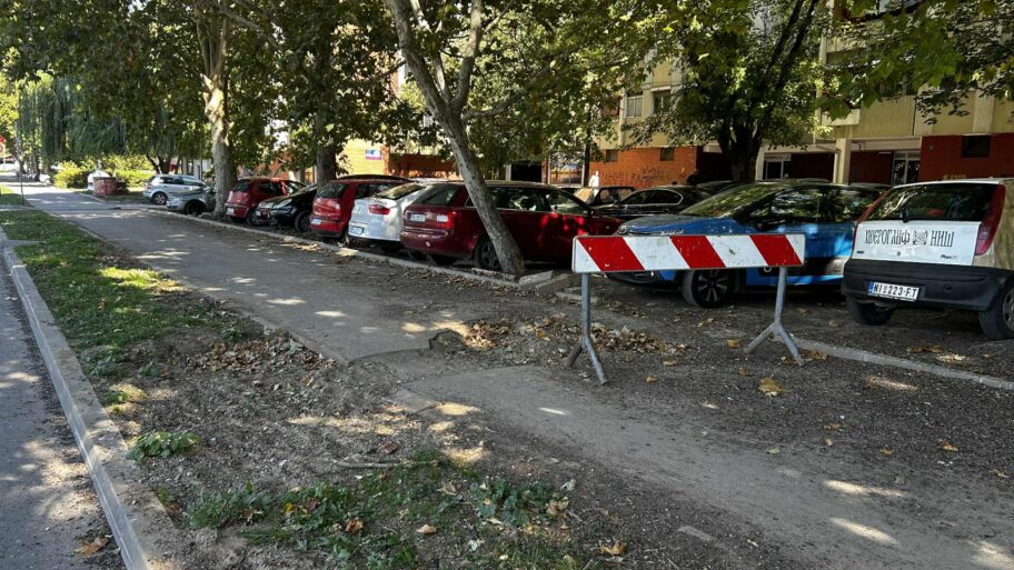 b552a703 13a5 4ac3 8476 32fe507c275c