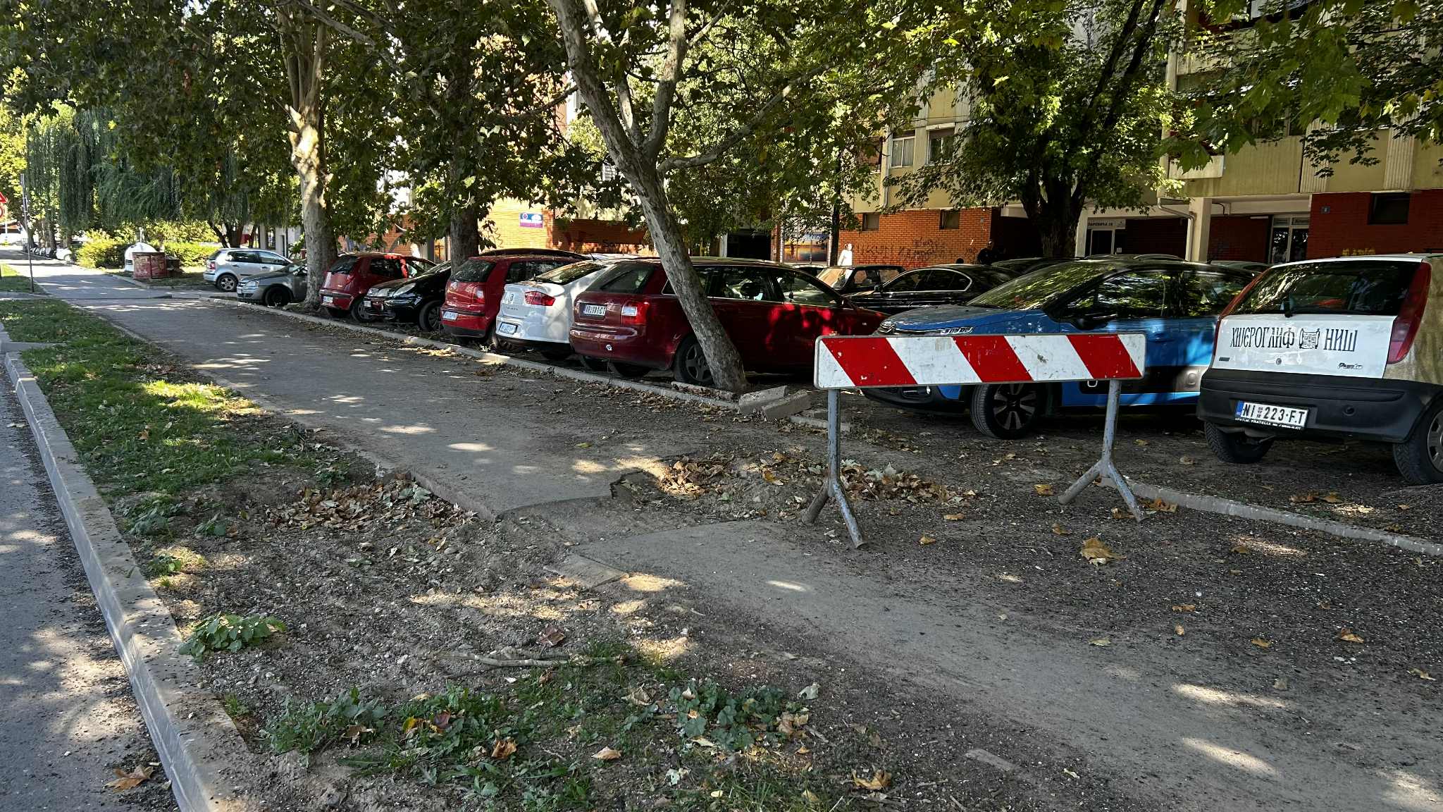 b552a703 13a5 4ac3 8476 32fe507c275c