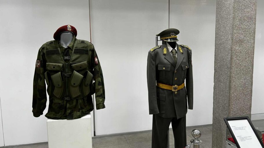 b7b7215b 894b 4d31 888d f240ea6a0acc